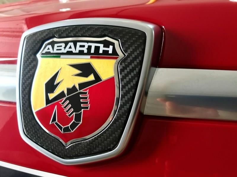 Abarth 500 Frontlogorahmen Carbon