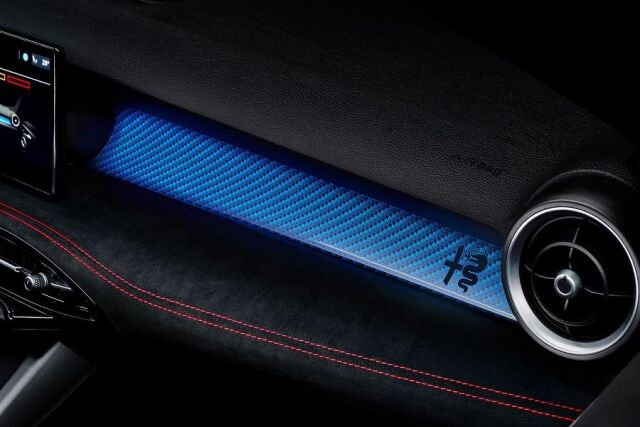 Alfa Romeo Tonale Carbonstruktur Armaturenbrett...