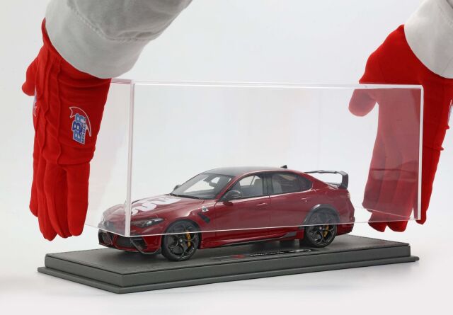 Alfa Romeo Giulia GTA Rosso Competizione mit Logo Modellauto 1:18 limitiert