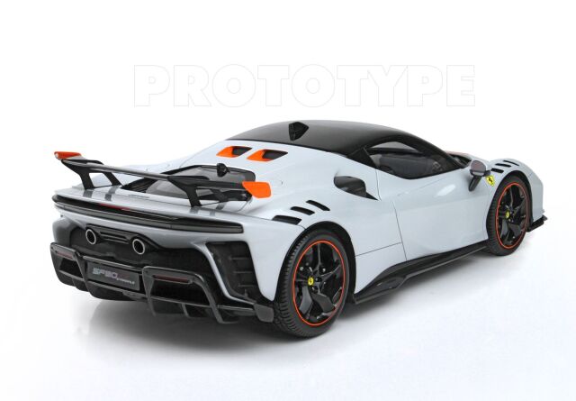 Ferrari SF90 XX Stradale Ferrari-Originalfarbe Bianco Modellauto 1:12 limitiert