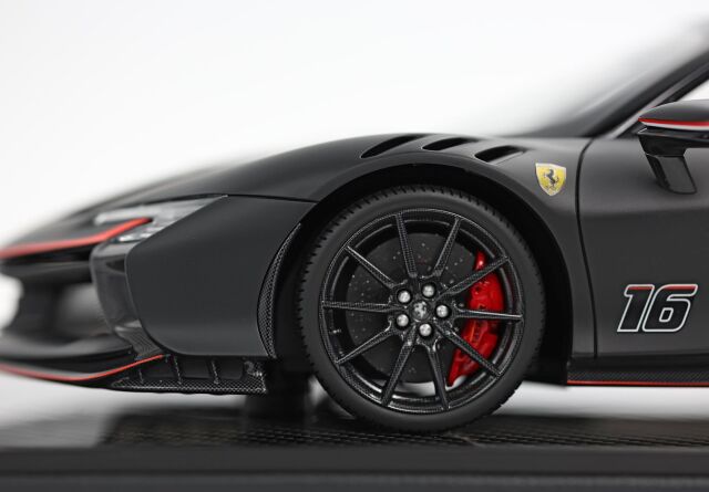 Ferrari SF90 XX Stradale #16 matt schwarz Modellauto 1:12 limitiert
