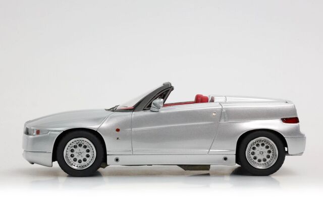 Alfa Romeo RZ Roadster silber Modellauto 1:43 limitiert