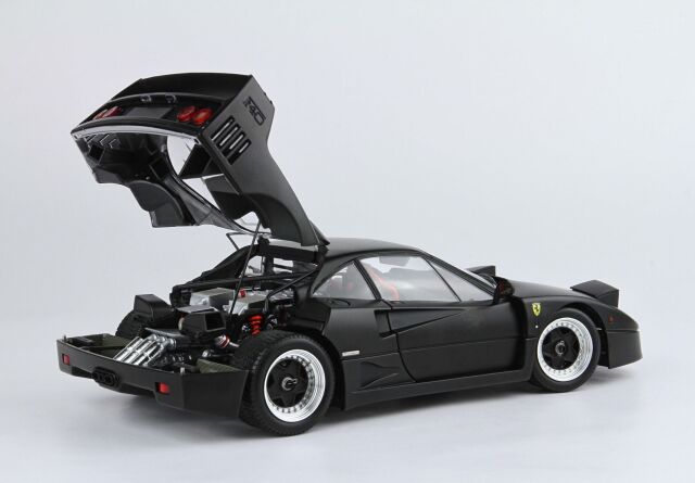 Ferrari F40 matt schwarz Winter Reifen, rot Sitze (BBR-Kyosho) Modellauto 1:18 limitiert