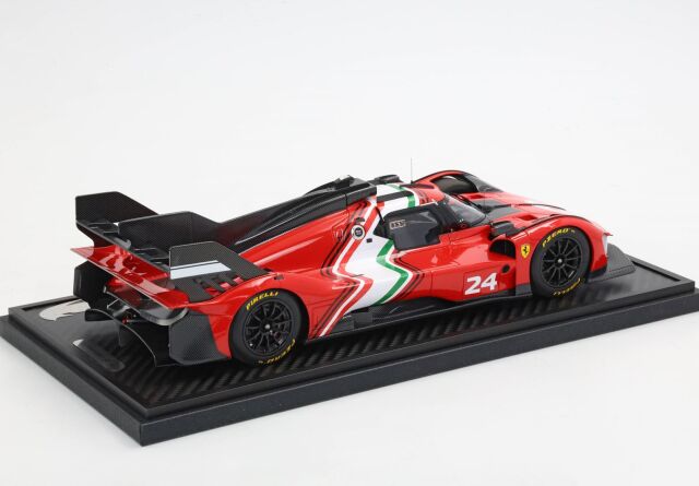 Ferrari 499P Modified Carbon Sockel Modellauto 1:18...