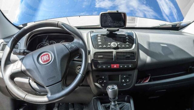 Abarth Alfa Fiat TomTom Navi Halterung myPort Originalzubehör